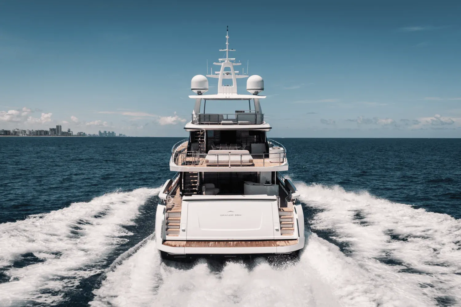 Azimut Grande 36M Detail