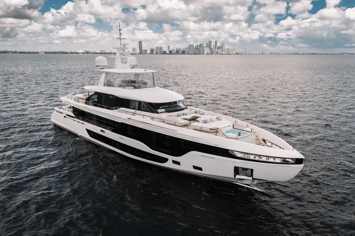 Azimut Grande 36M Detail