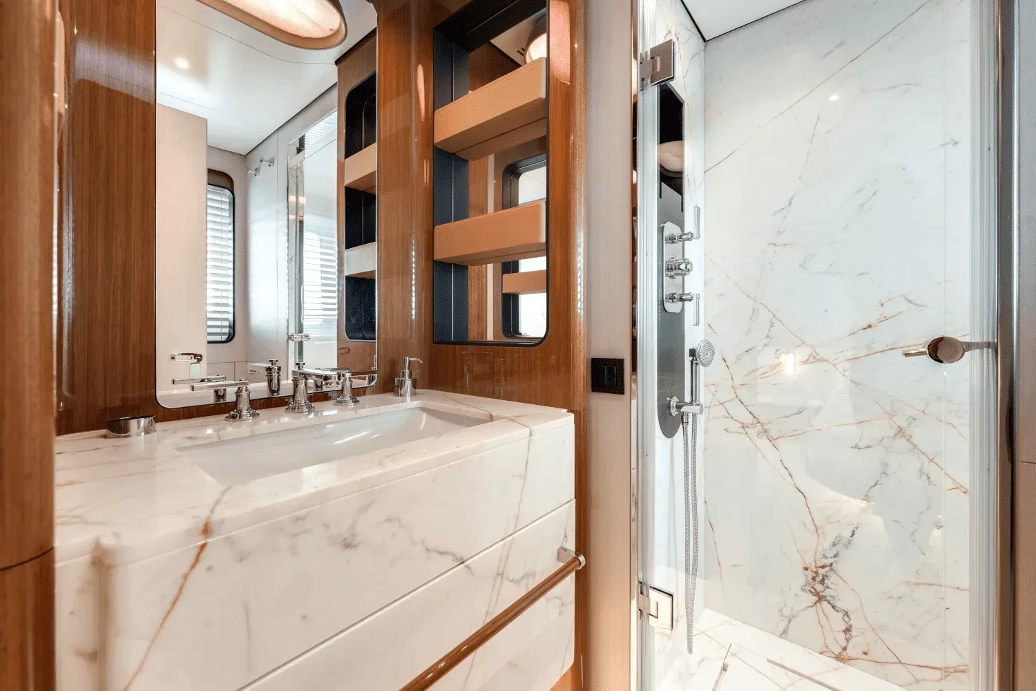 Azimut Grande 36M Detail