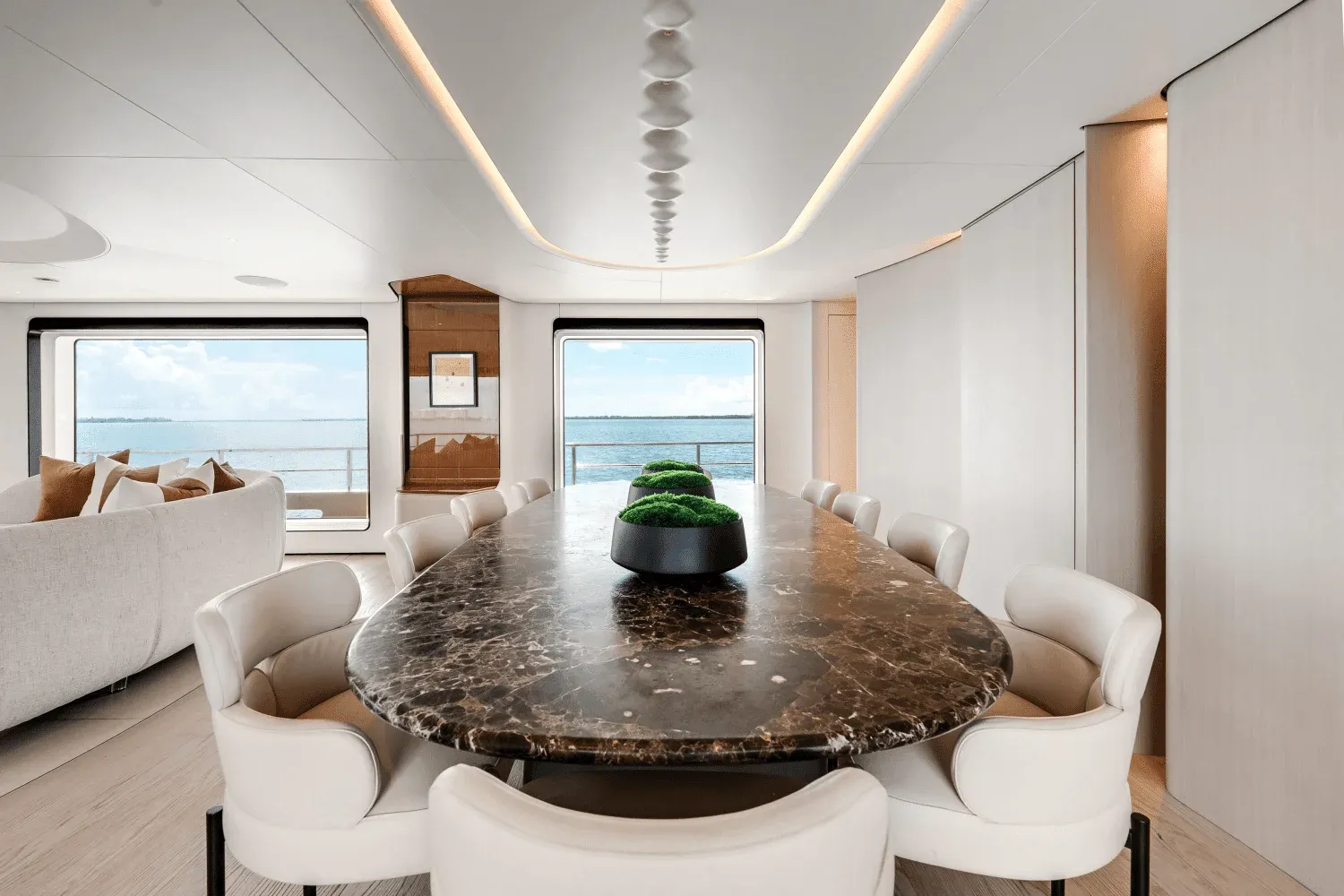 Azimut Grande 36M Detail