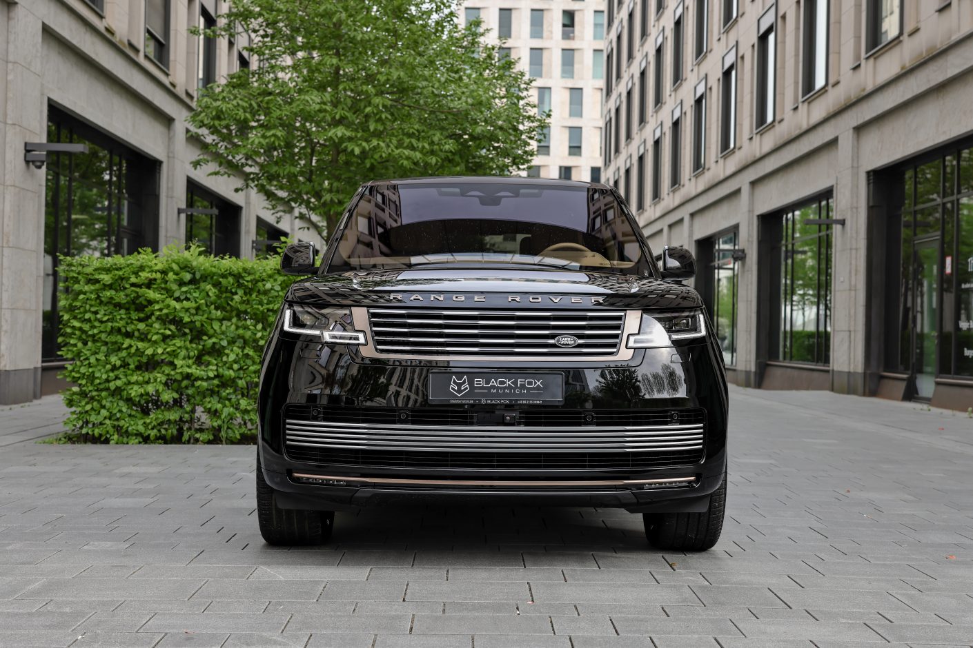 Range Rover SV LWB Detail