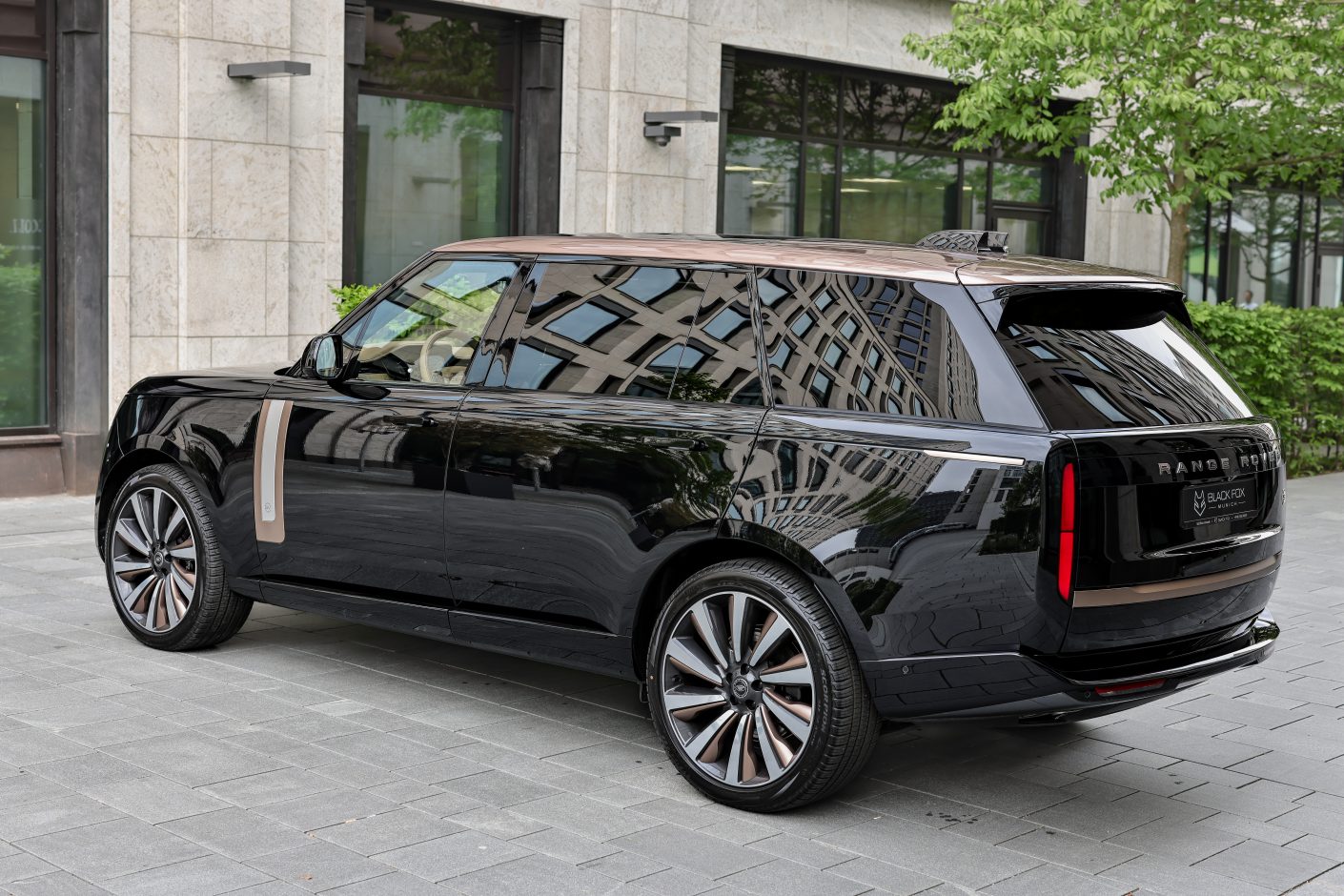 Range Rover SV LWB Detail