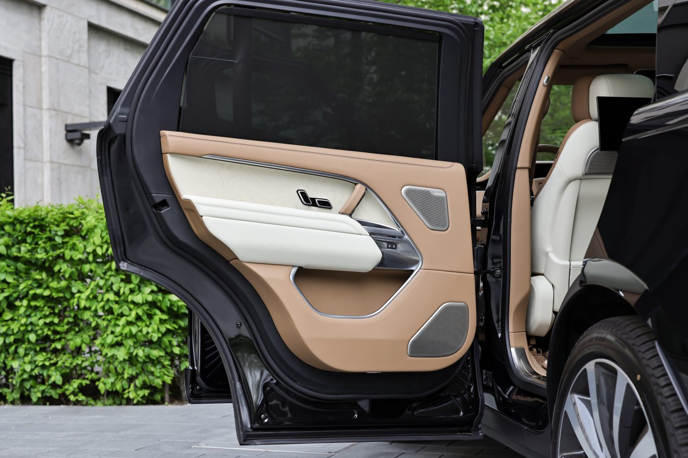 Range Rover SV LWB Detail