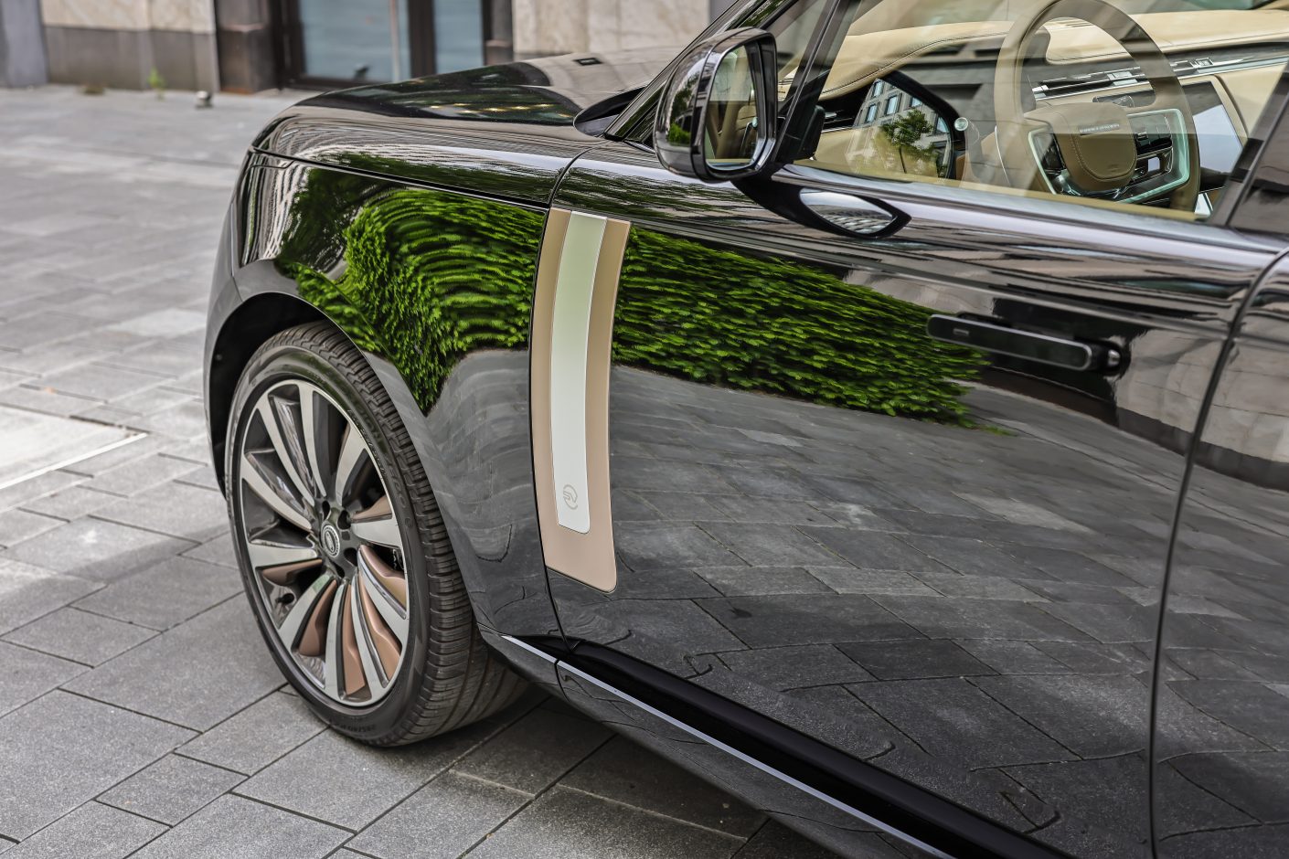 Range Rover SV LWB Detail