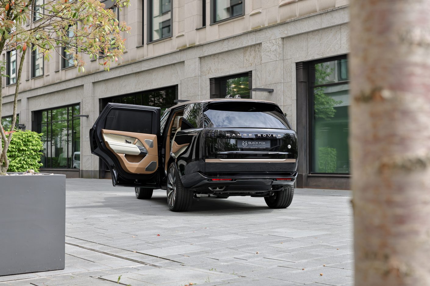 Range Rover SV LWB Detail