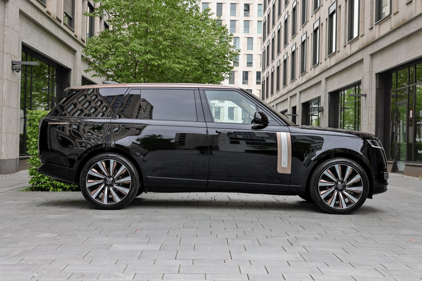 Range Rover SV LWB Detail