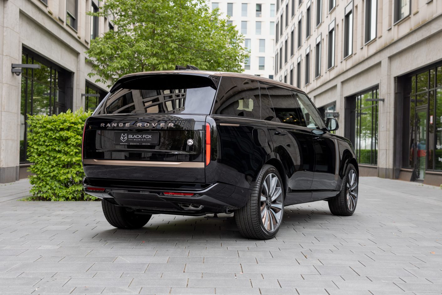 Range Rover SV LWB Detail