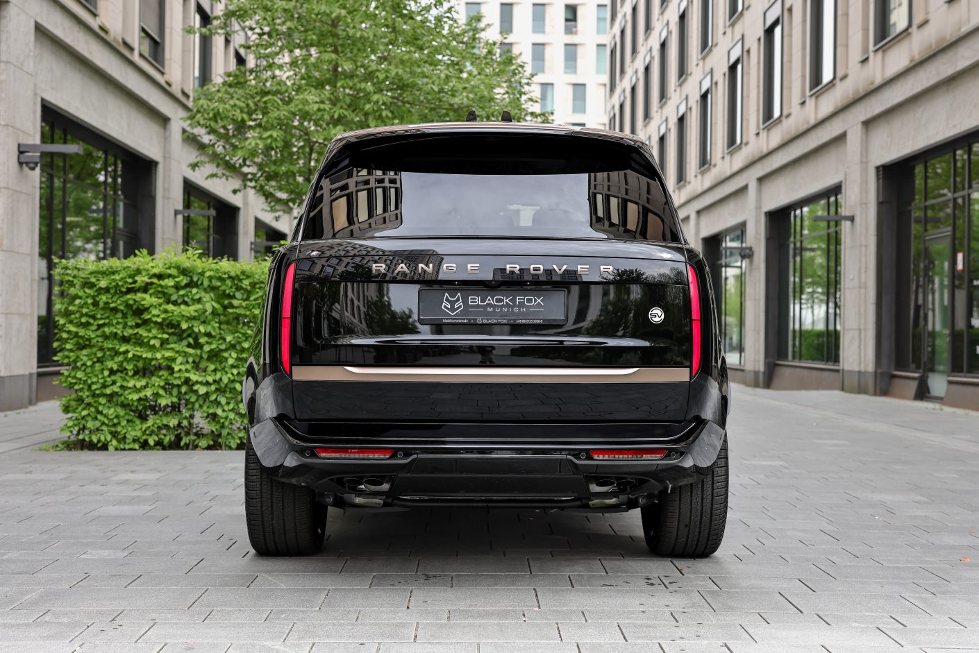 Range Rover SV LWB Detail