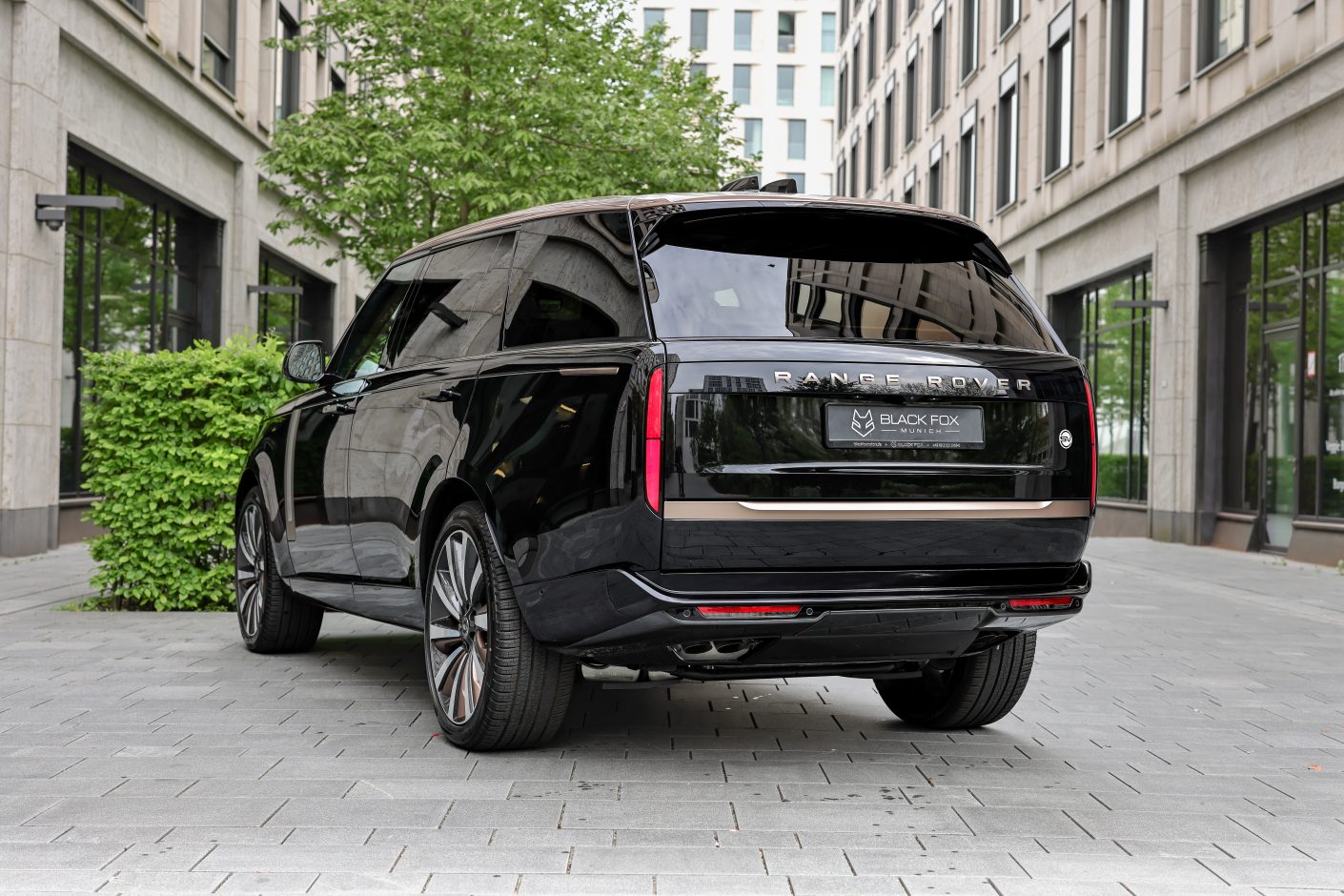 Range Rover SV LWB Detail
