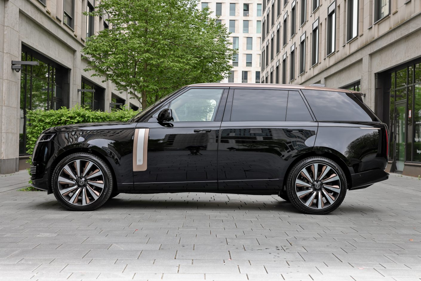 Range Rover SV LWB Detail