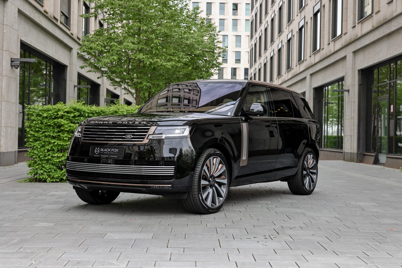 Range Rover SV LWB Detail