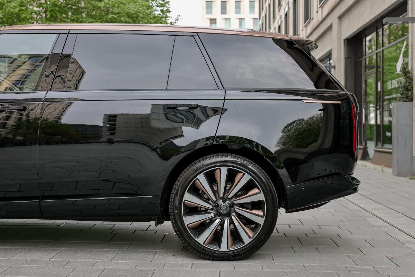Range Rover SV LWB Detail