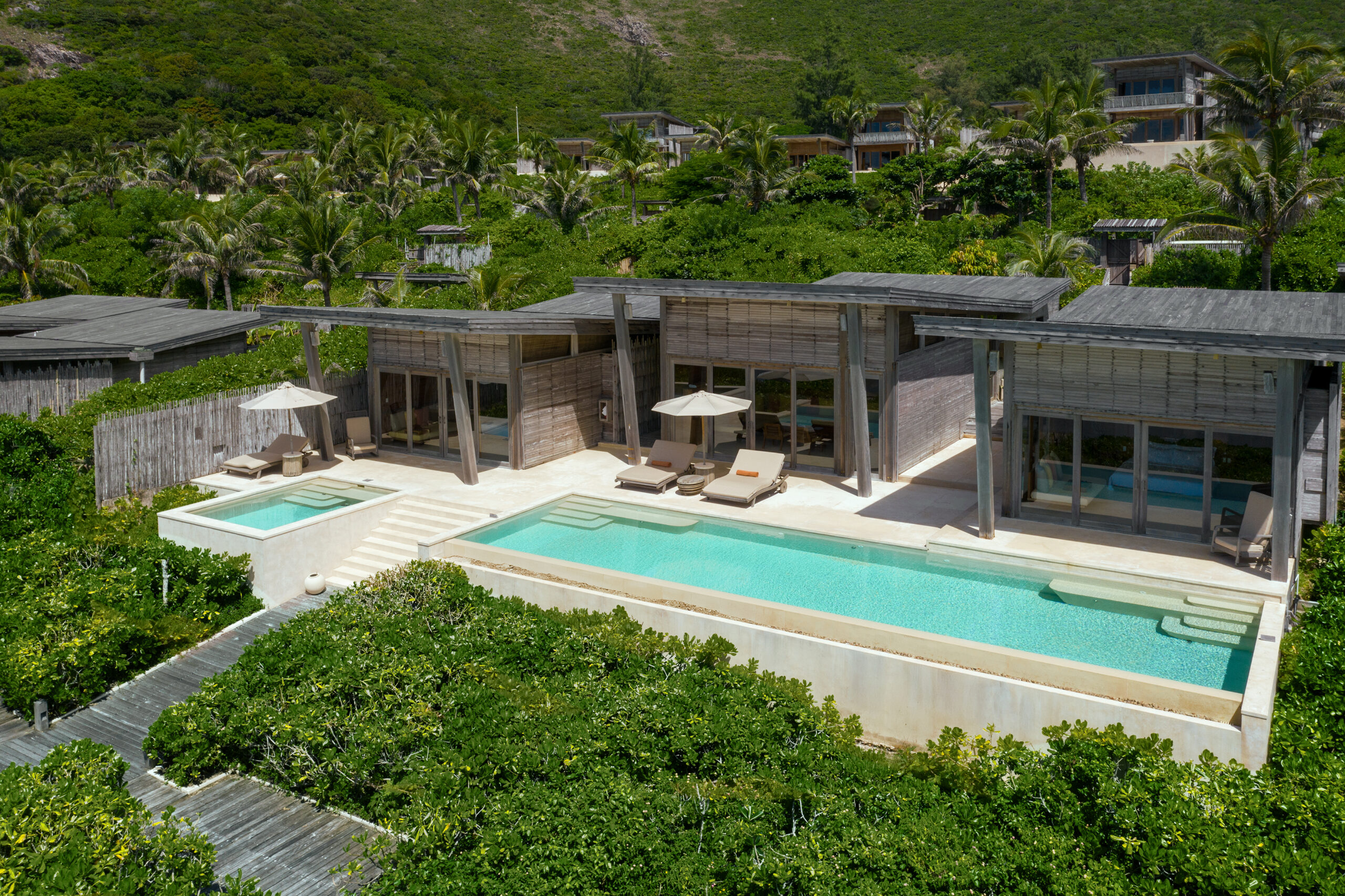 Nội thất gỗ mộc mạc Six Senses Côn Đảo