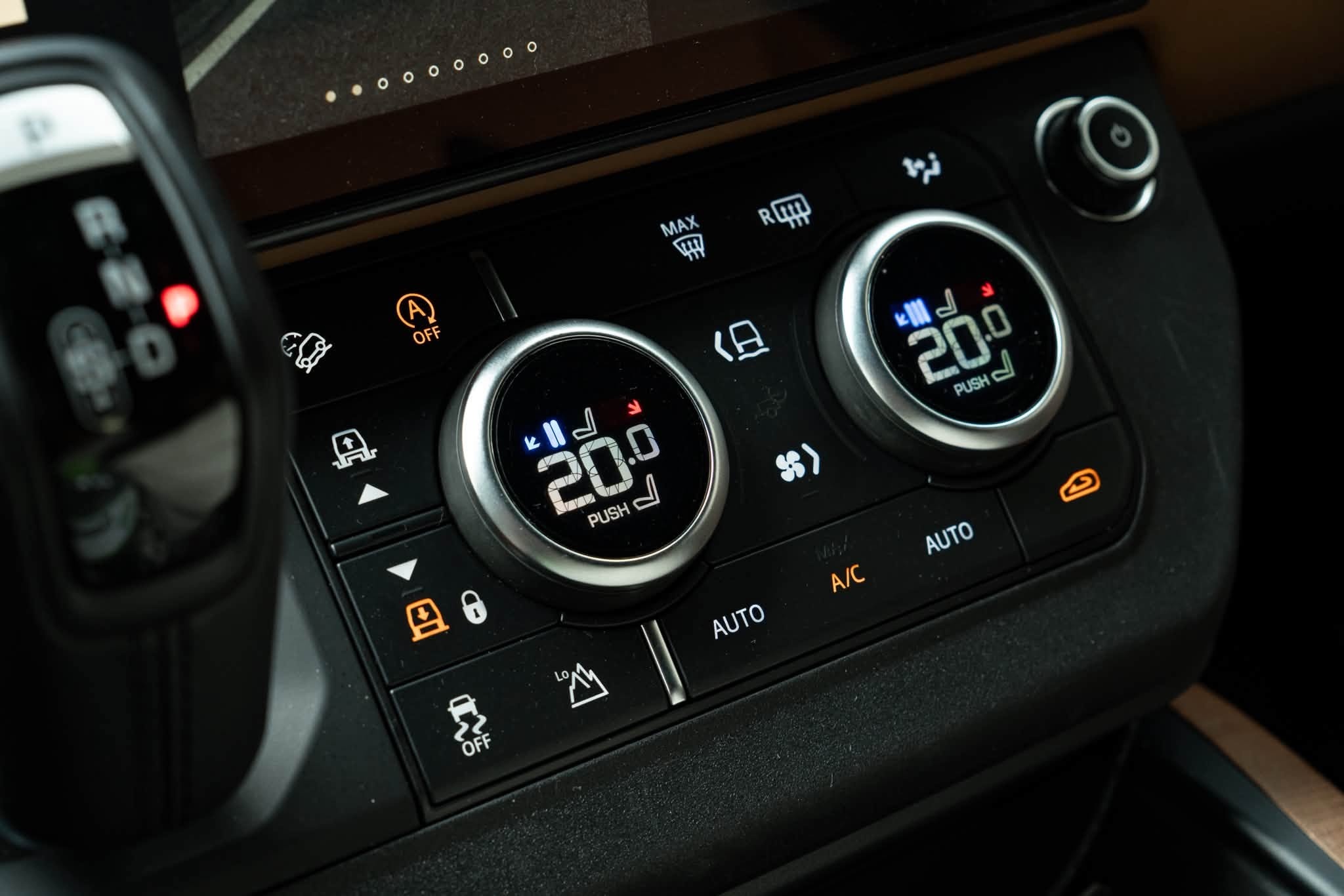 Land Rover Defender X 400HP: Bản X Đỉnh Nhất Lướt 35,000 km, Gắn 300Tr Đồ Chơi, Giá 4.390 Tỷ - Ảnh thực tế 2