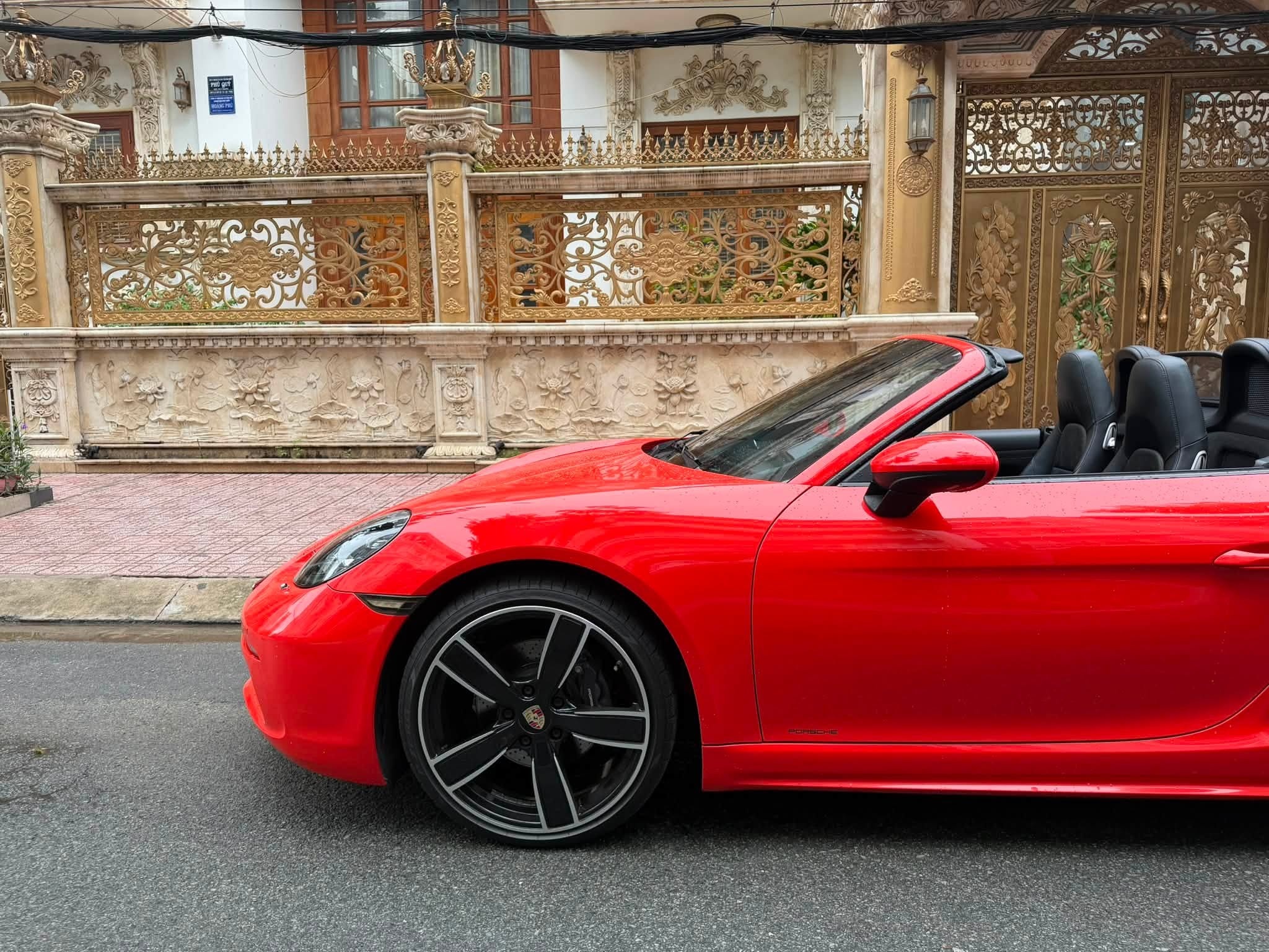 Porsche 718 Boxster S Mui Trần: Lướt 43,000 km, Đẹp Hoàn Hảo, Giá 2.99 Tỷ - Ảnh thực tế 5