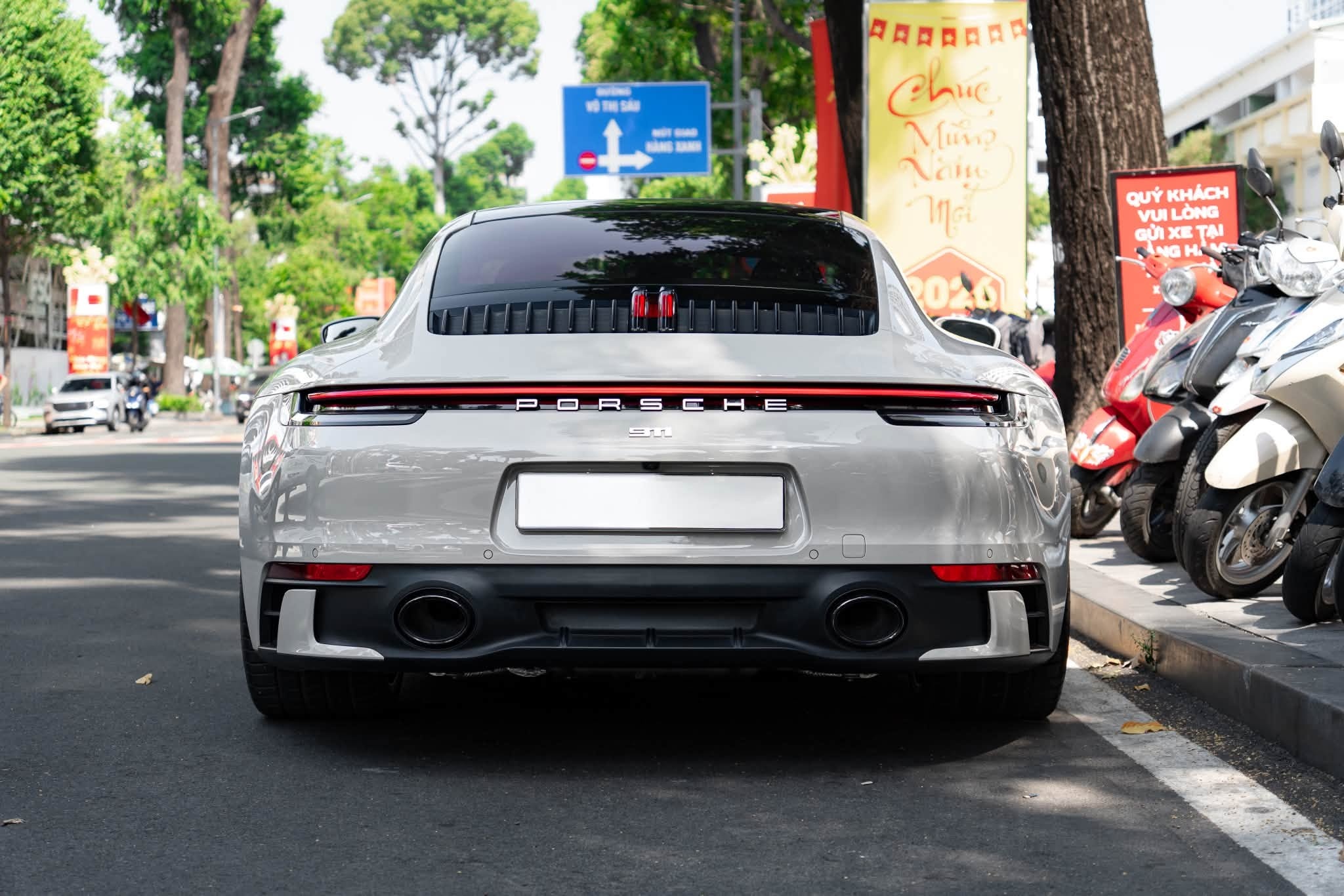 Porsche 911 Carrera S (992): Lăn Bánh 9,000 km, Build Option Chính Hãng 2.7 Tỷ Cực VIP - Ảnh thực tế 3