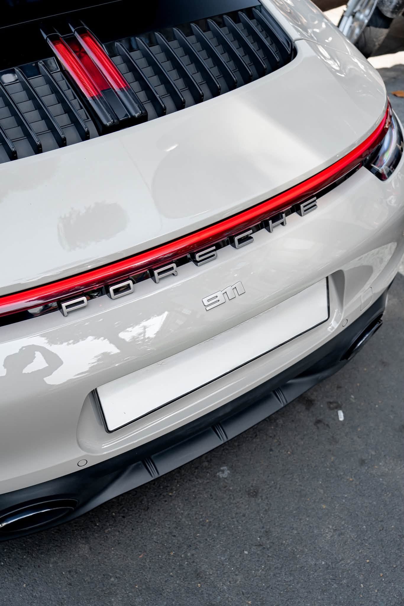 Porsche 911 Carrera S (992): Lăn Bánh 9,000 km, Build Option Chính Hãng 2.7 Tỷ Cực VIP - Ảnh thực tế 5