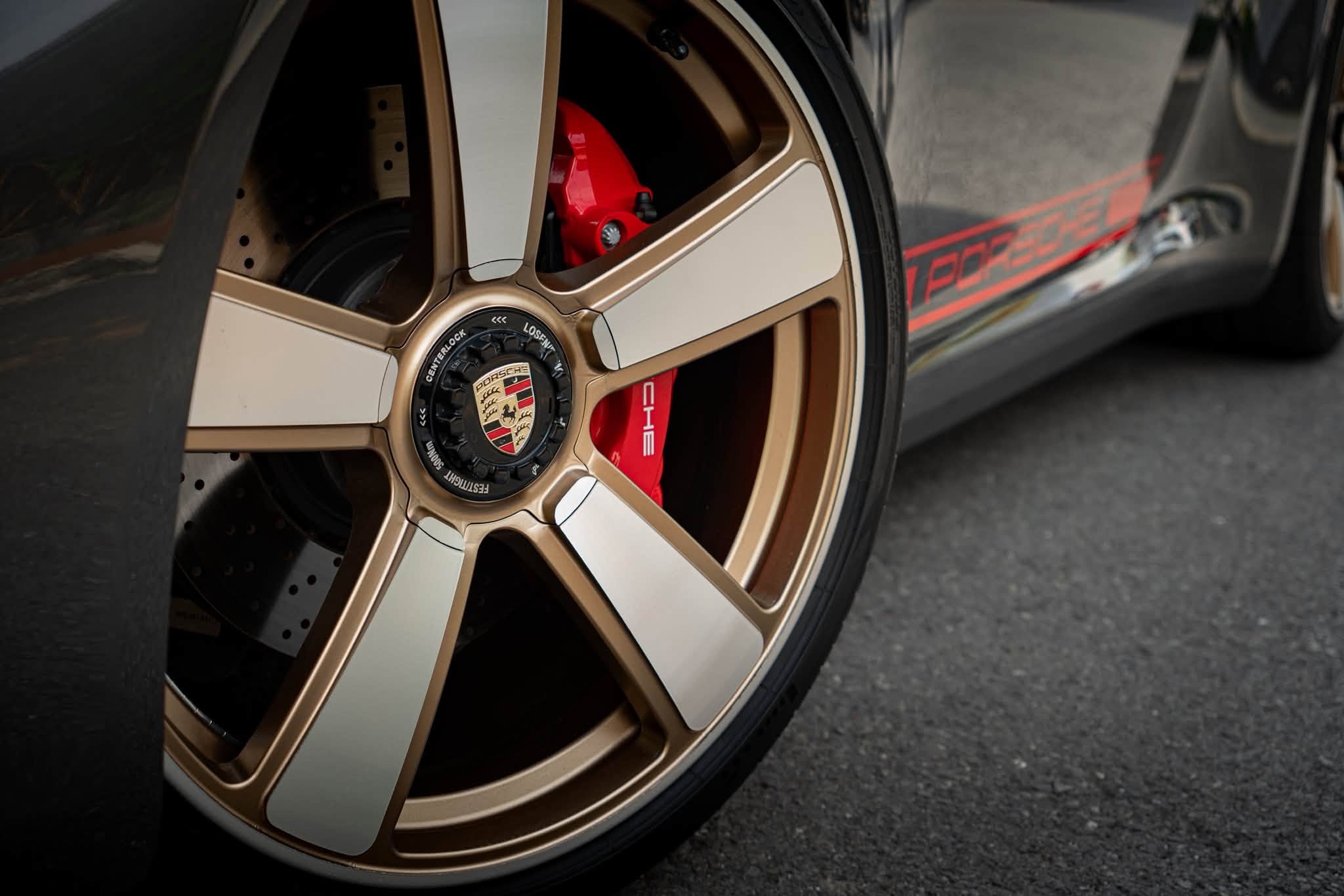 Porsche 911 Carrera 4S (992): Lướt 7,800 km, Còn BH Chính Hãng 2028, Tặng 2 Bộ Mâm, Giá 8.x Tỷ - Ảnh thực tế 1