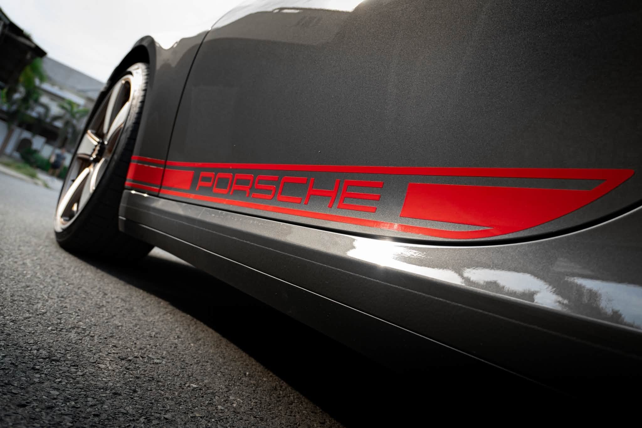Porsche 911 Carrera 4S (992): Lướt 7,800 km, Còn BH Chính Hãng 2028, Tặng 2 Bộ Mâm, Giá 8.x Tỷ - Ảnh thực tế 2