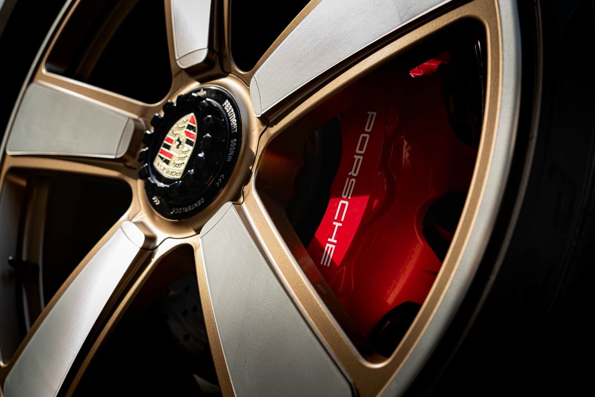 Porsche 911 Carrera 4S (992): Lướt 7,800 km, Còn BH Chính Hãng 2028, Tặng 2 Bộ Mâm, Giá 8.x Tỷ - Ảnh thực tế 3