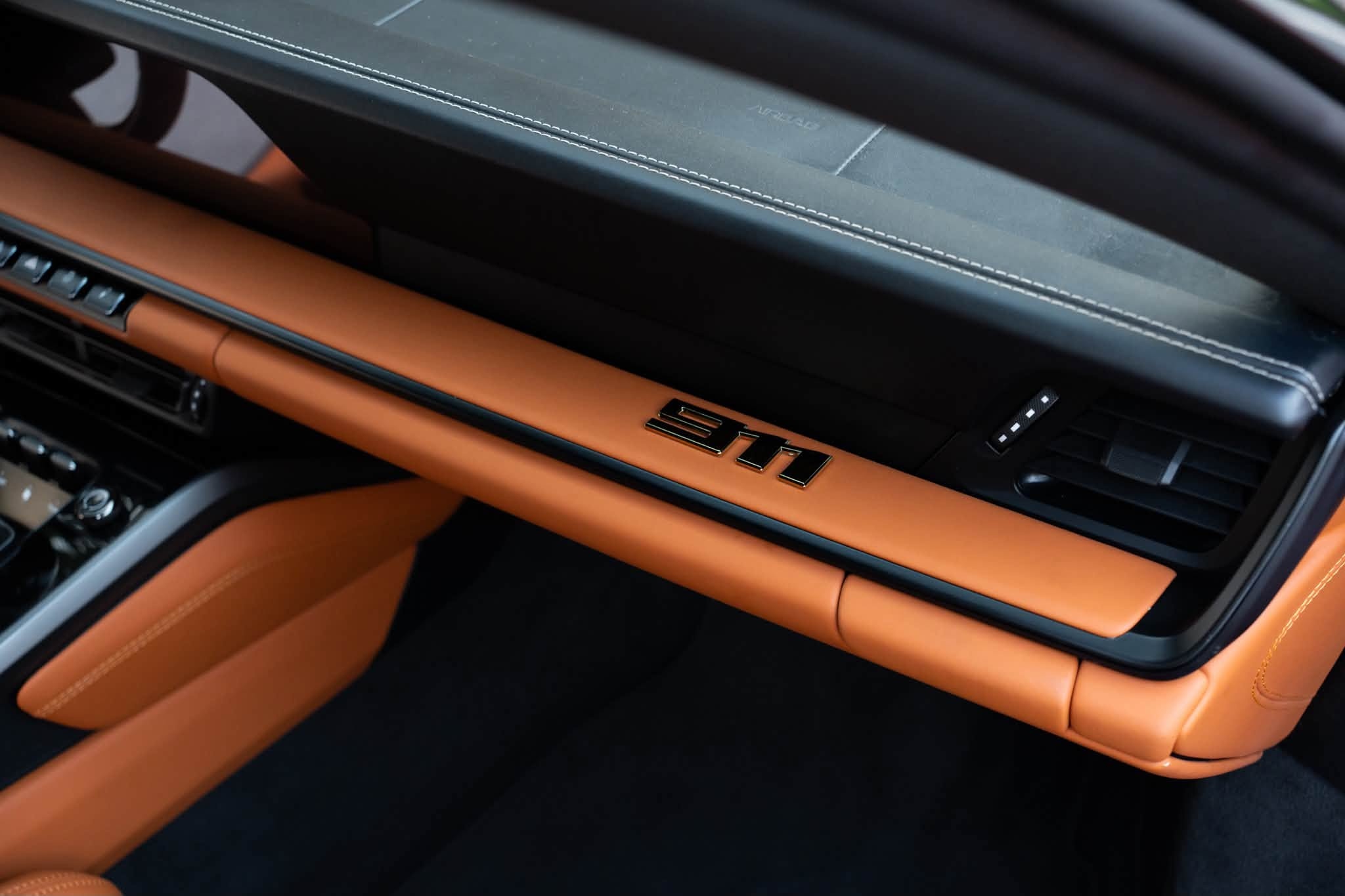Porsche 911 Nâng Cấp Gói Độ GT3 Touring: Option Hãng Hơn 1 Tỷ, Gói Độ Gần 3 Tỷ, Giá 5.9 Tỷ - Ảnh thực tế 8